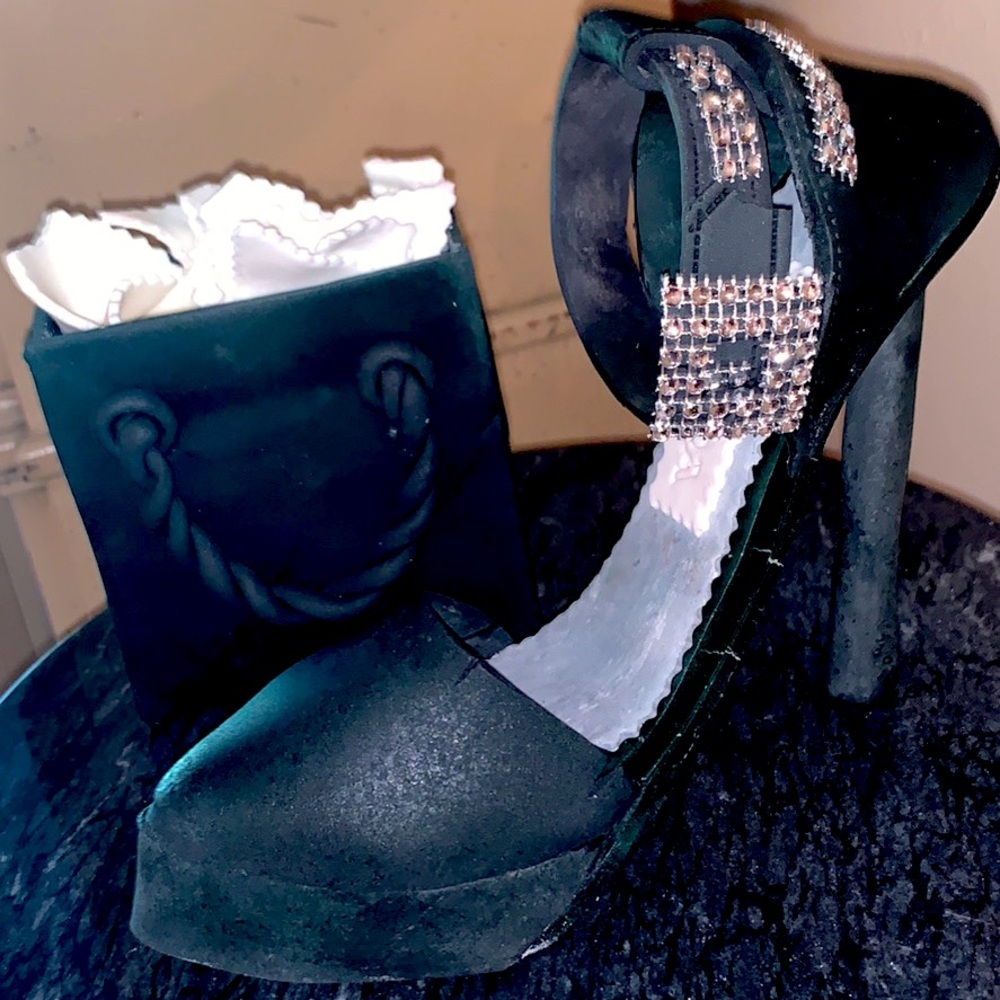 Fondant cake topper stiletto designer heels